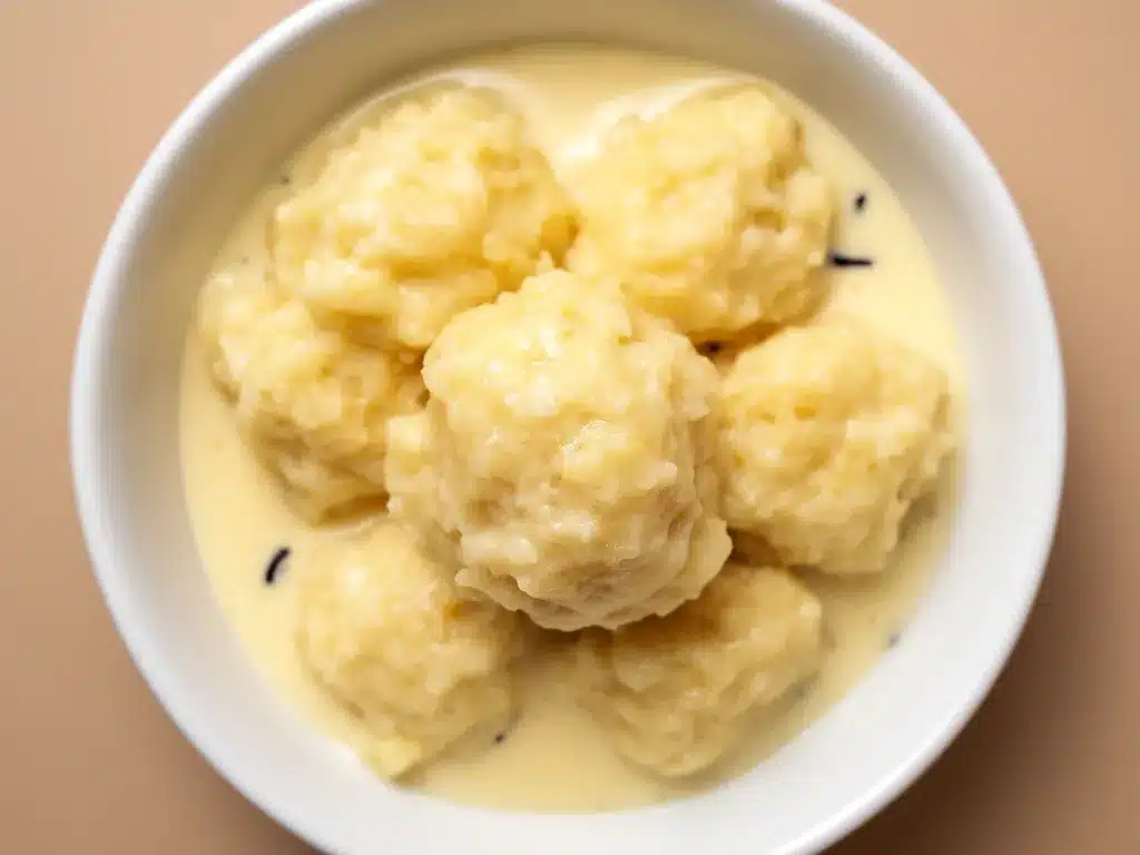 Bayerische Dampfnudeln: Einfaches Rezept mit Vanillesoße 4 Bayerische Dampfnudeln preparation steps