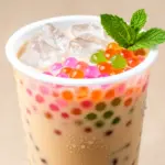 cremiger Bubble Tea mit Fruchtperlen - featured image