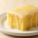 Einfacher Zitronenkuchen mit Zuckerguss - featured image
